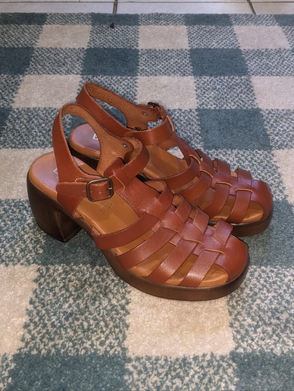Bertuchi Made In Spain Genuine Leather Block Heel Fisherman Sandals Size 7.5 - Picture 2 of 9
